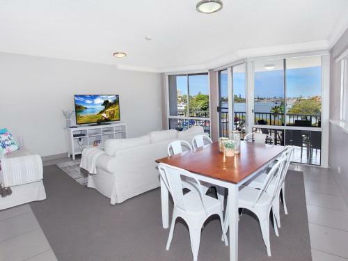 Broadwater Quays 5 - Three Bedroom Water View Apartment, Only 2 Blocks From Mooloolaba Beach!