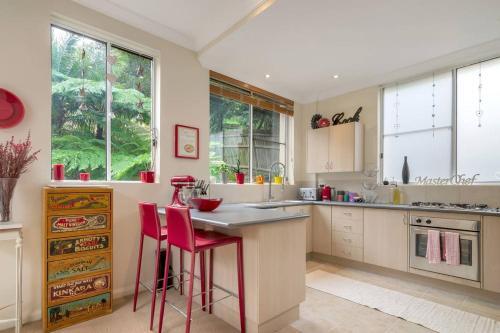 Stylish & Relaxed Lake Home // Narrabeen