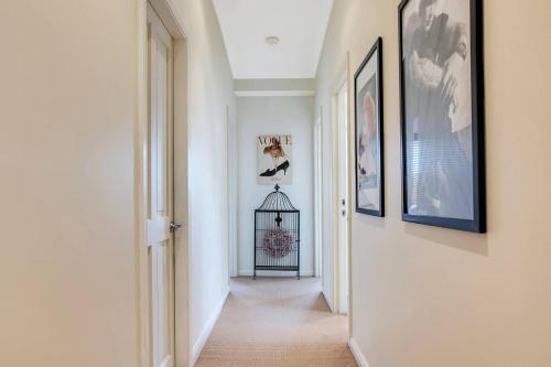 Stylish & Relaxed Lake Home // Narrabeen
