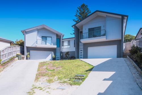 Beautiful Duplex // 3 Min To Beach