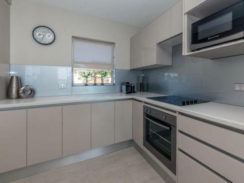 Shoal Haven 4 28 Voyager Cl Waterfront Unit With Views