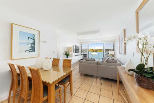 Apartment 5 Commodore