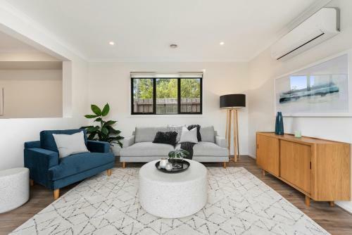 Apartamento Spacious 4-bed House With Parking And Backyard
