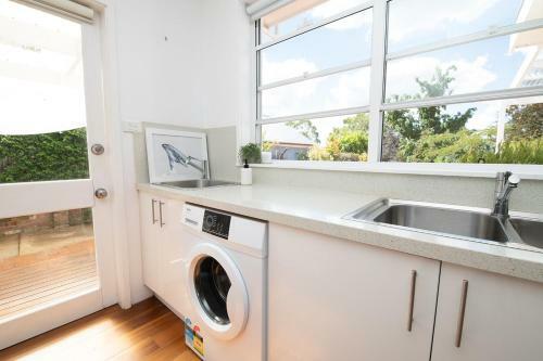 Hillcrest Light Filled Home With Stunning Garden