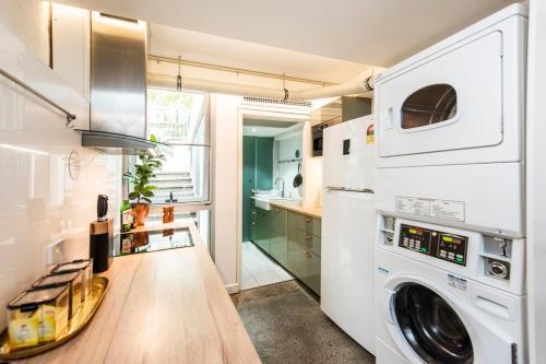 Charming Room - Take In The City From Your Balcony