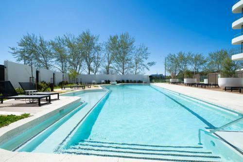 Modern 1-bed Apartment With Parking, Pool And Gym