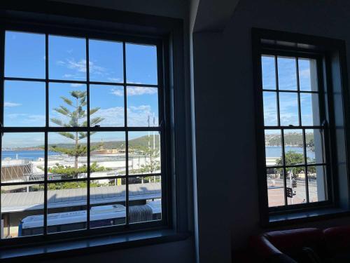 Spacious And Contemporary Manly Wharf-side Apartment