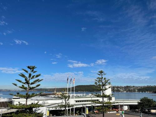 Spacious And Contemporary Manly Wharf-side Apartment