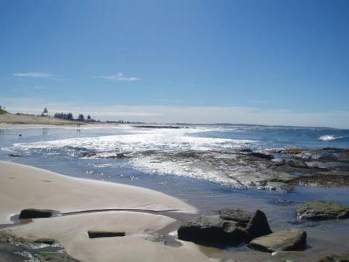 Relaxed Coastal Getaway // Moments To Waterfront