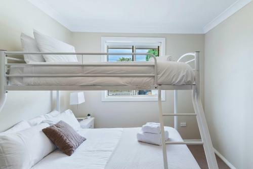Relaxed Coastal Getaway // Moments To Waterfront