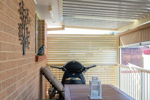 Relaxed Coastal Getaway // Moments To Waterfront