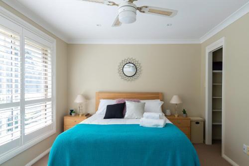 Relaxed Coastal Getaway // Moments To Waterfront