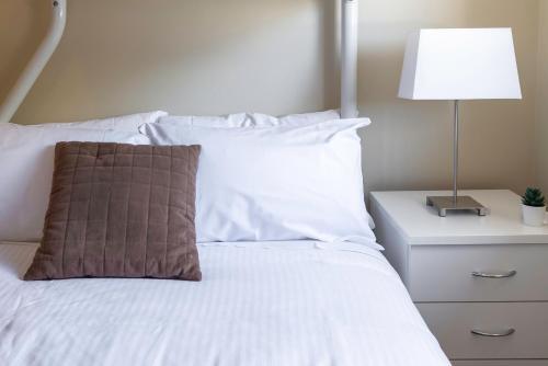 Relaxed Coastal Getaway // Moments To Waterfront
