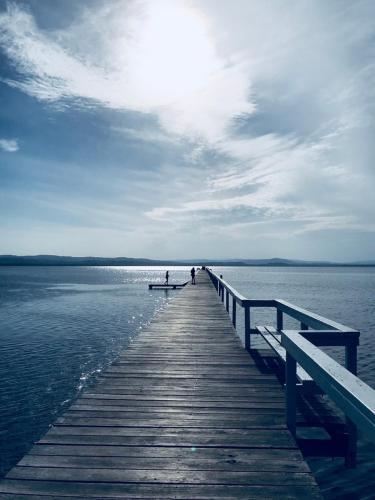 Relaxed Coastal Getaway // Moments To Waterfront