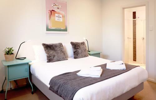 Luxe - Park Views, Wine, Wifi, Netflix, Garage, Pets Ok!