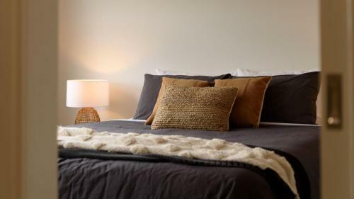 Trentham Central Villas - 6 Br / Ensuite / Sleeps 12