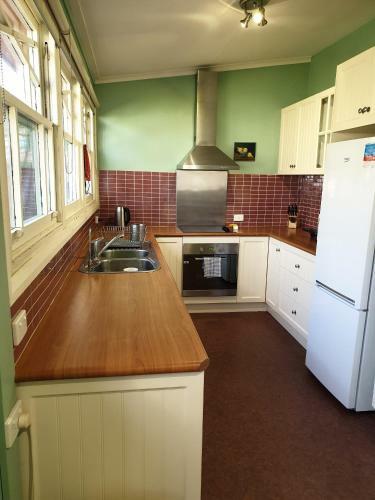 Redruth - 2 Bedroom Cottage Situated In Wandiligong