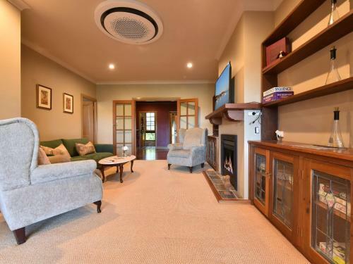 Wangi Waterfront Delight Estate - Waterfront Reserve Home