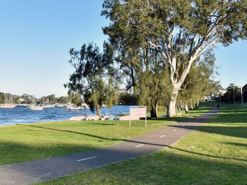 Wangi Waterfront Delight Estate - Waterfront Reserve Home