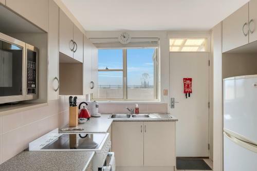 Beachside Apartment // 1 Minute To Towradgi Beach