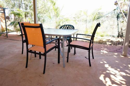 Ningaloo Breeze Villa 3 - 3 Bedroom Fully Self-contained Holiday Accommodation