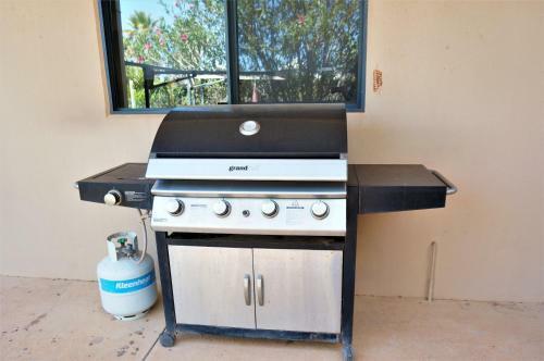 Ningaloo Breeze Villa 3 - 3 Bedroom Fully Self-contained Holiday Accommodation