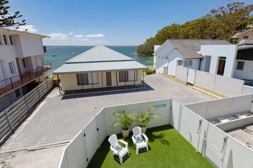 Wanda Waterfront Retreat - Beautiful Beach House