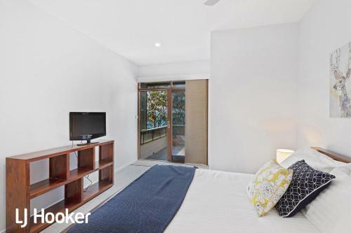 Wanda Waterview - Tranquil Treetop Surrounds