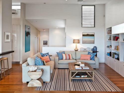 Spacious With Surf Views, Sunshine Beach
