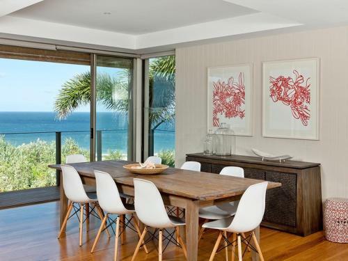 Spacious With Surf Views, Sunshine Beach