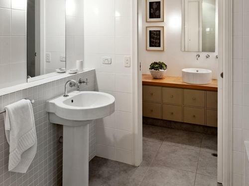 Spacious With Surf Views, Sunshine Beach