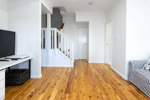 Stylish Renovated Home - Ocean Views - Fireplace