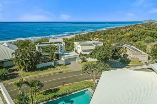 Beachside Luxury, Sunrise Beach