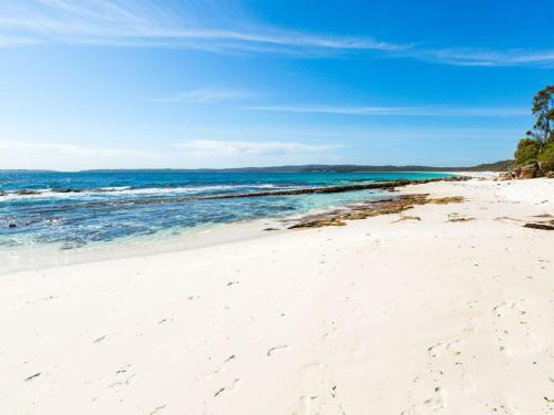 Bimbadgen At Hyams Beach 4pm Check Out Sundays