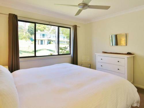 Bimbimbie At Hyams Beach 4pm Check Out Sundays