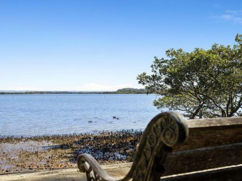 Braeside - Waterfront, Fireplace