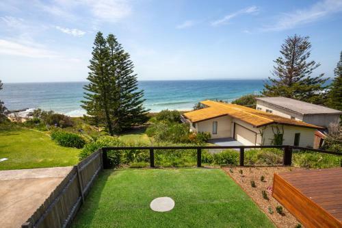 Seaview - Pet Friendly With Stunning Views - 1 Min To Beach