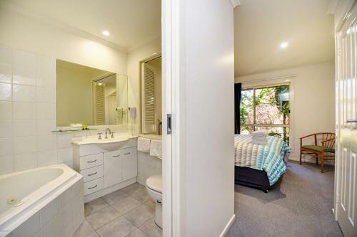 Villa Aqualuna Beach Resort - Unit 25