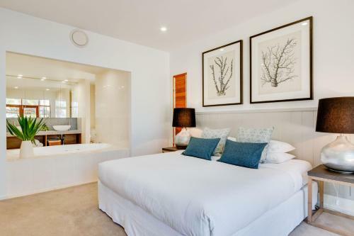 Sapphire Seas Beach House