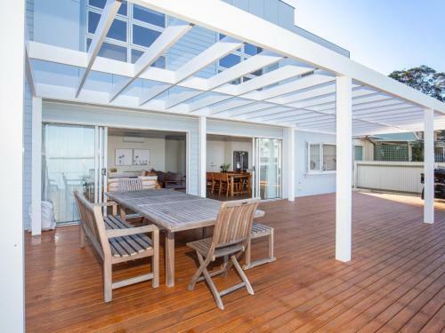 Tranquility Absolute Waterfront - Pet Friendly - 10 Mins To Hyams Beach