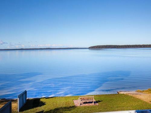 Tranquility Absolute Waterfront - Pet Friendly - 10 Mins To Hyams Beach