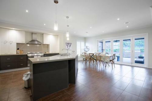 Magnificent Lux Stay@mont Albert 4br/wifi/garage