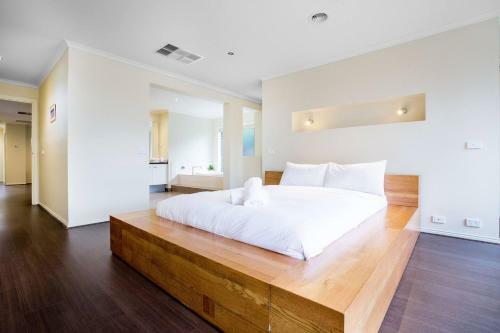 Magnificent Lux Stay@mont Albert 4br/wifi/garage