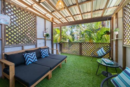 Quiet 4-bedroom House // Private Pool & Fireplace