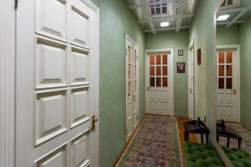 Azneft Square Flame Towers View Apartment