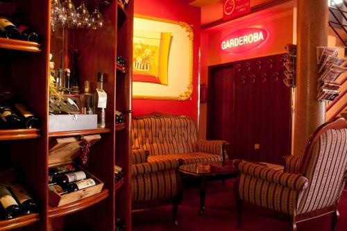 Taxi Bar Motel
