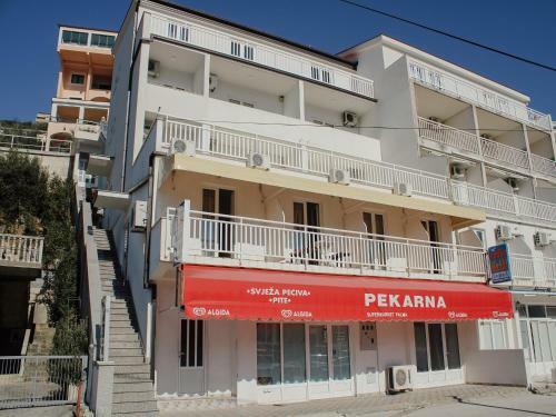 Hostal Apartments And Rooms Mato