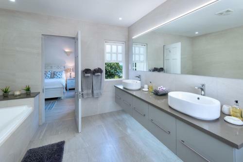 Villa Westshore Beach House By Blue Sky Luxury