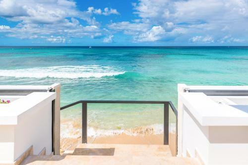 Fitts Villa Sleeps 10 With Pool And Air Con
