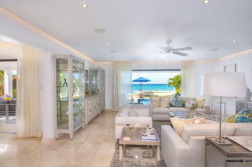 Fitts Villa Sleeps 10 With Pool And Air Con